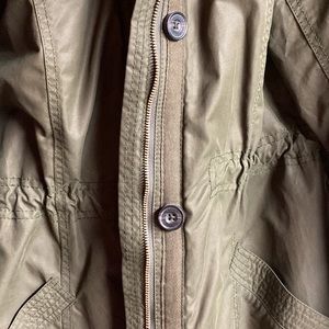 Woman’s Abercrombie army green coat! XL
